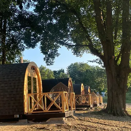 אתר קמפינג Goscin Nad Drawa Glamping