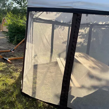 Kemp Goscin Nad Drawa Glamping *