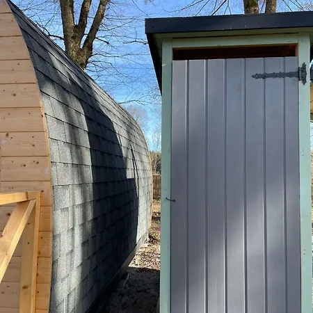 אתר קמפינג Goscin Nad Drawa Glamping